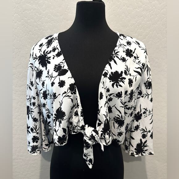 LULUS Breezy Beauty Black Floral Tie Front Crop Top NWT | Size XL - Picture 3 of 8